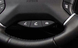 Система HandsFree Bluetooth с кнопками управления на руле